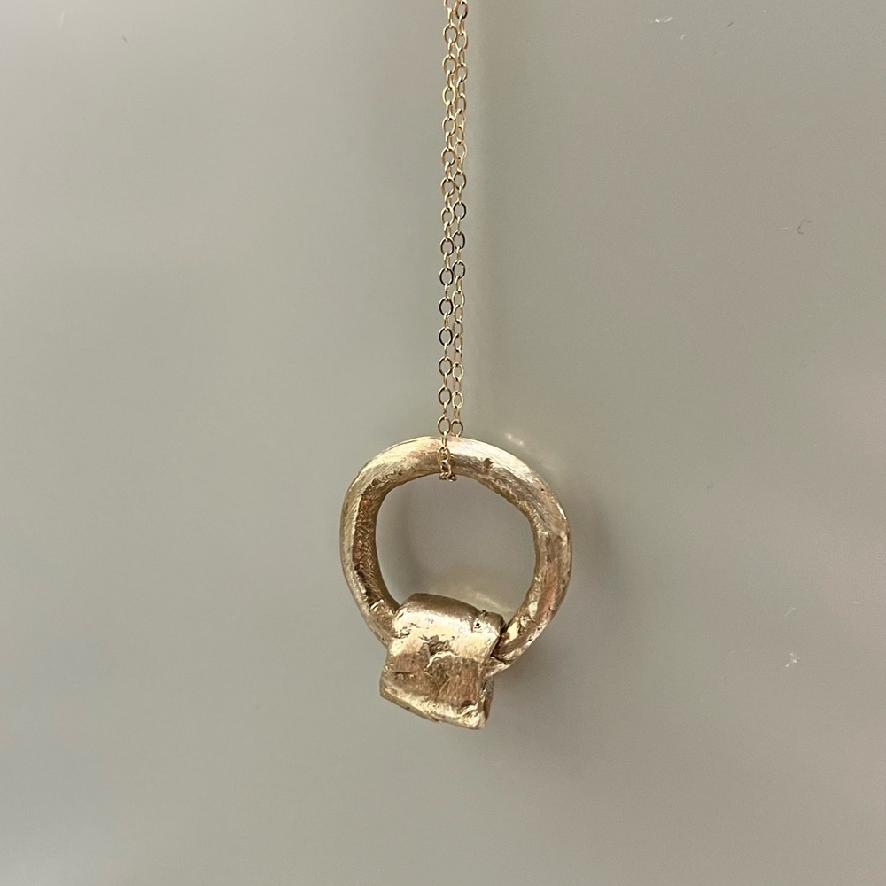 Circle spinner pendant